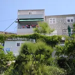 بيت ضيافة & Paula