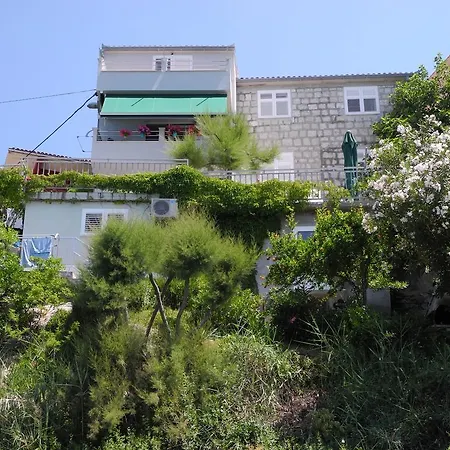 Guest house & Paula Stobrec
