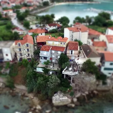 Guest house & Paula 3*