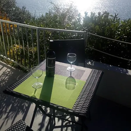 & Paula Stobreč
