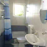 & Paula בית הארחה 3*