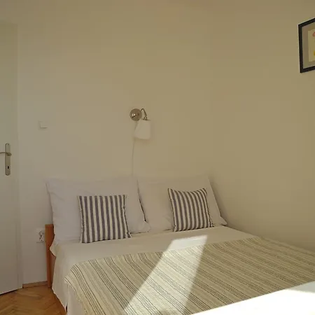 Guest house & Paula Stobrec